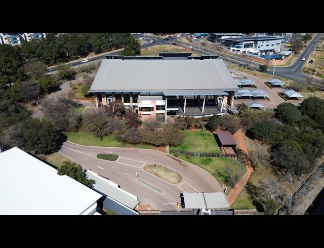 3,888M² OFFICE TO LET IN LONGMEADOW